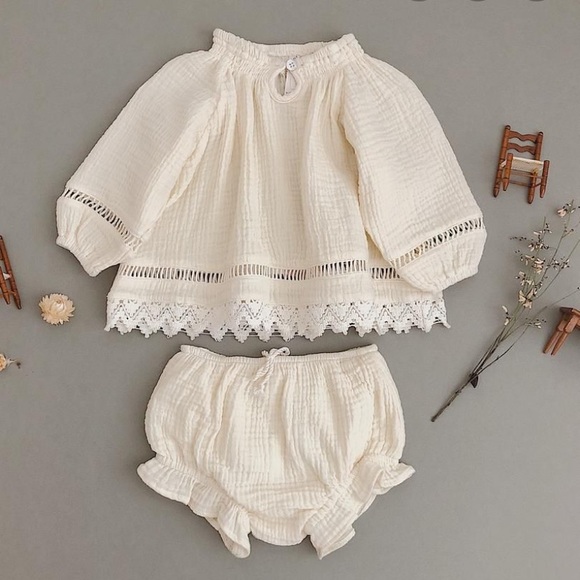 Rylee + Cru Ivory Guingy Blouse - Picture 2 of 5